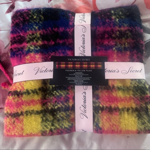 NWT Victoria’s Secret VS Pink Plaid Scarf! - Picture 2 of 5